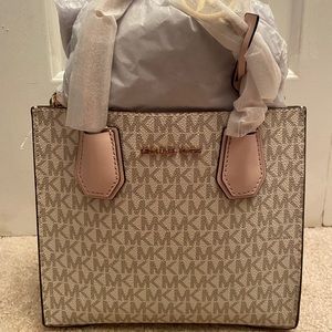 MICHAEL KORS
Mercer Medium Logo and Leather Accordion Crossbody Bag